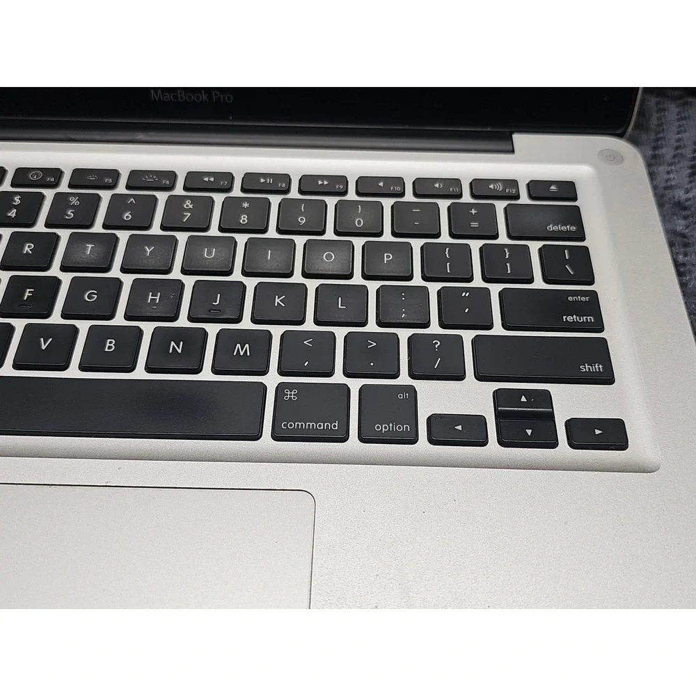 2009‎ Apple MacBook 13'' Core 2 Duo 2.53GHz 4GB RAM 250GB HD **parts